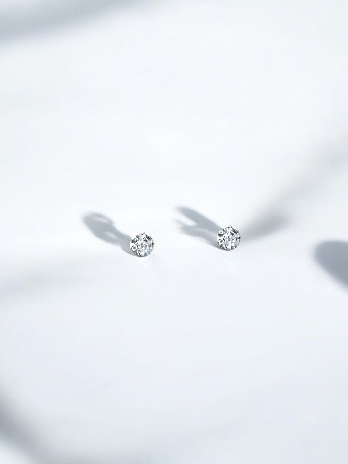 Silver Round Diamond Earrings A26