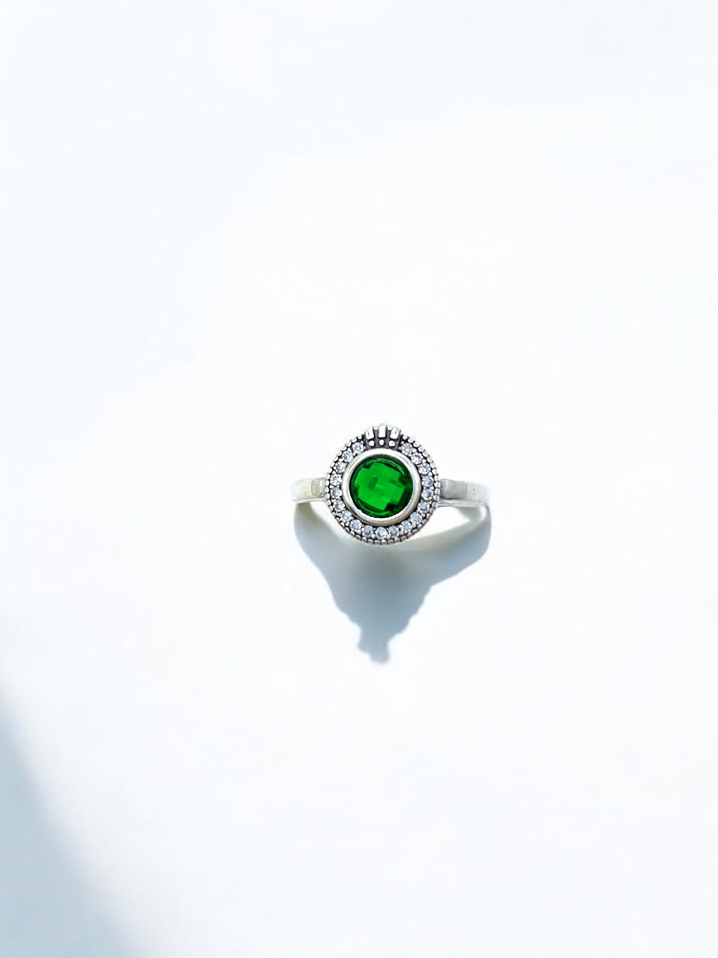 Silver Round Green Ring A111